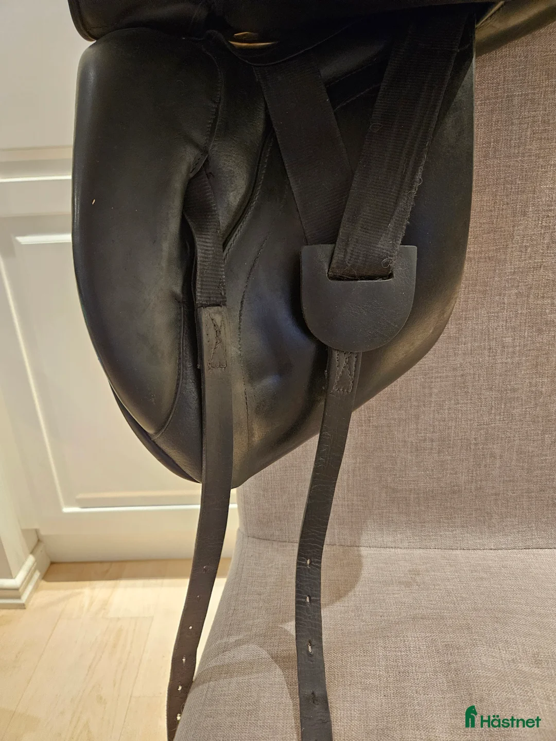 Sadlar hästutrustning till salu: 18'' Hulsebos Dressyrsadel i Österbybruk - Annons 6