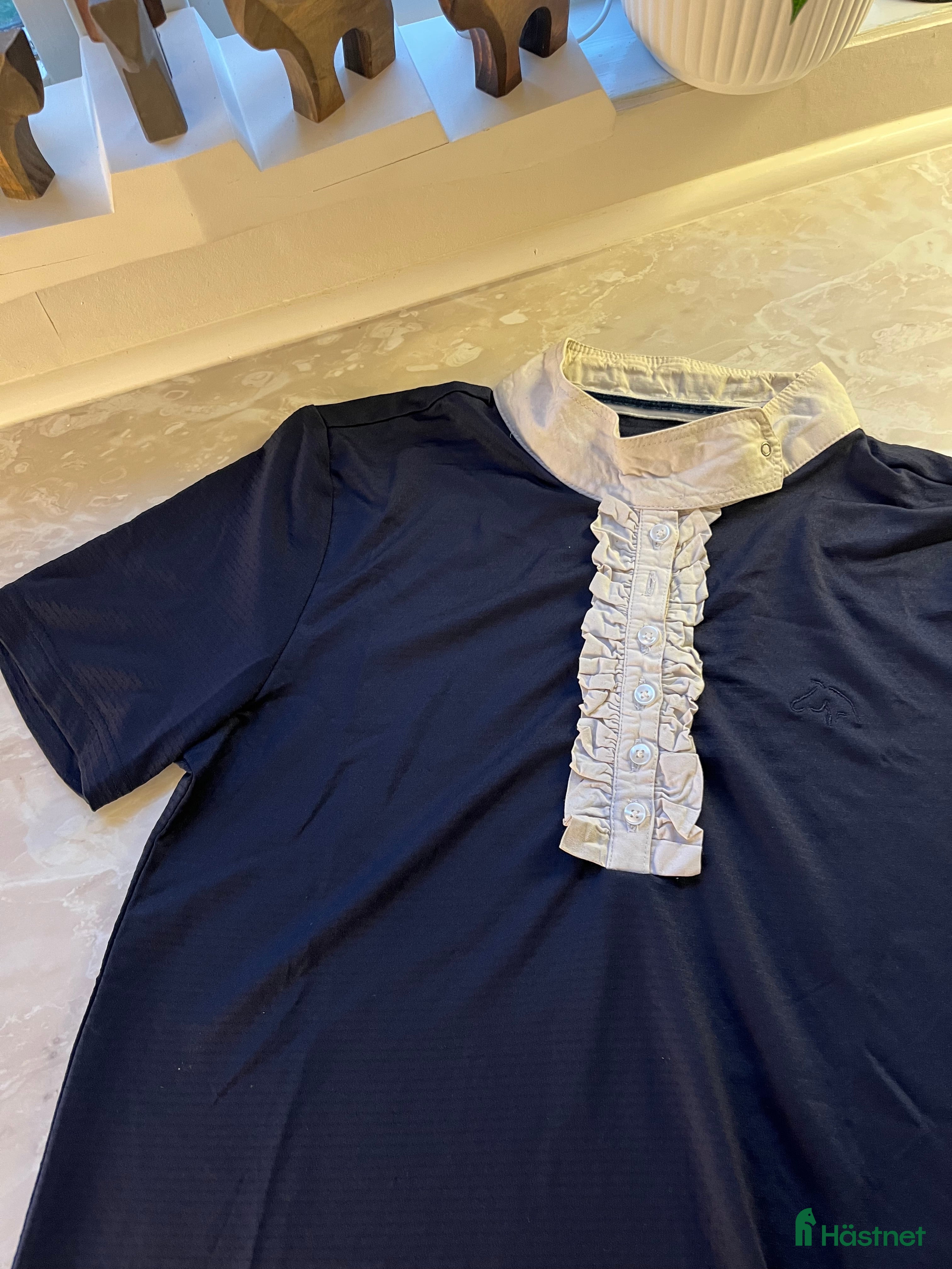 Övrigt Ridkläder ryttarutrustning till salu: MARINBLÅ TÄVLINGSSKJORTA! i Stånga - Annons 8