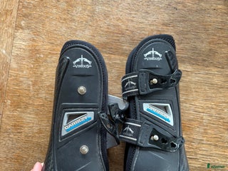 Benskydd hästutrustning till salu: Veredus Benskydd i Uppsala - Annons 1