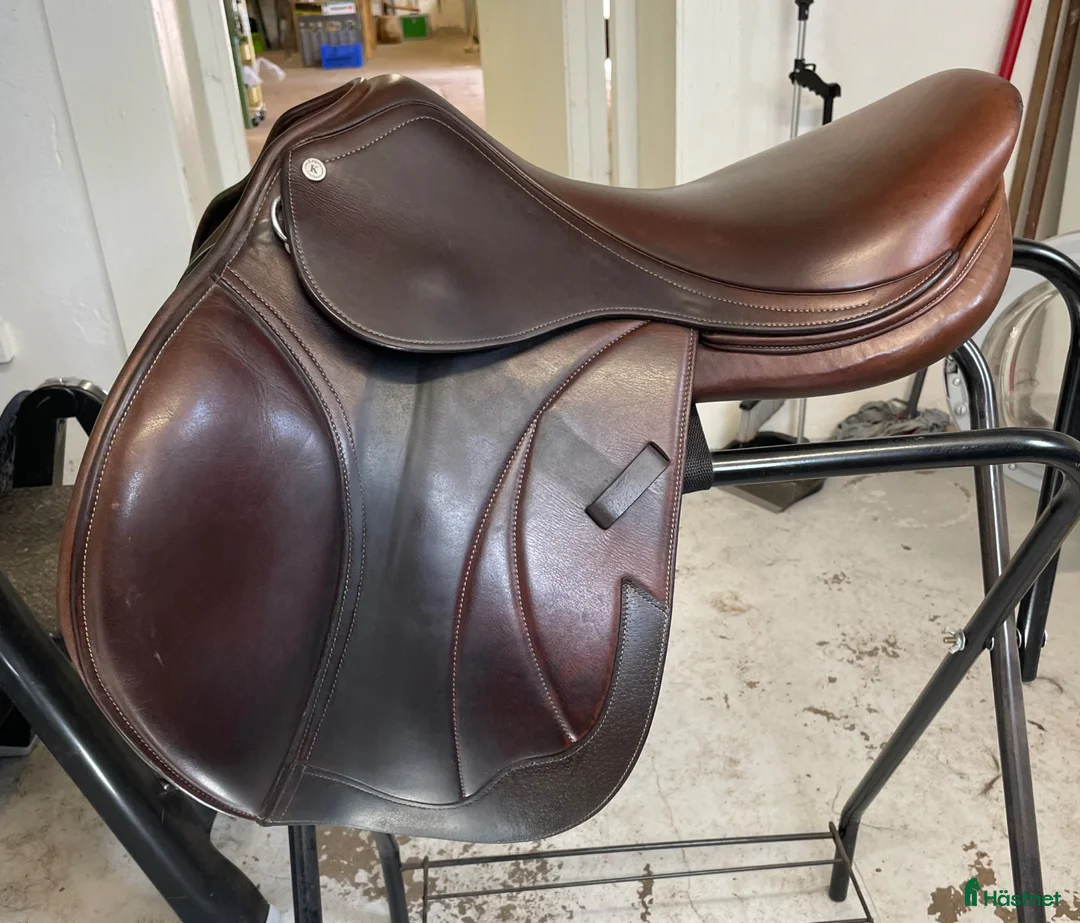 Sadlar hästutrustning till salu: Kontrollerad Hoppsadel Knights Siddhant i Hjo - Annons 1