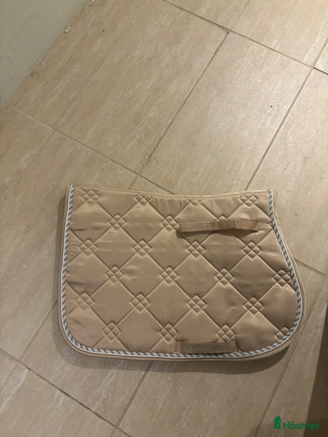 Schabrak & Vojlockar hästutrustning till salu: Beige copperfield schabrak  - Annons 1