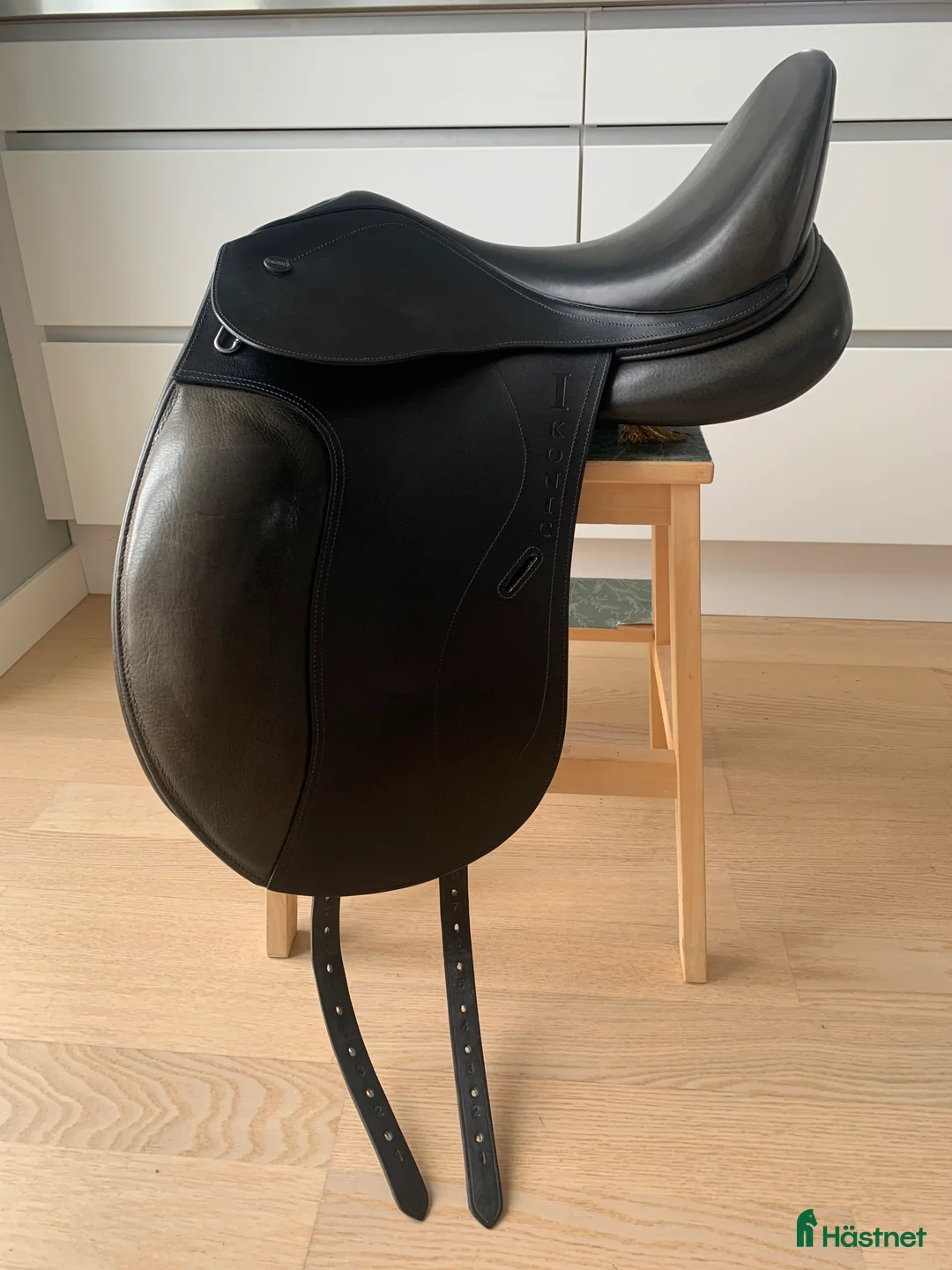 Sadlar hästutrustning till salu: Ikonic dressyr 16,5”. Koppjärn i Veddige - Annons 2