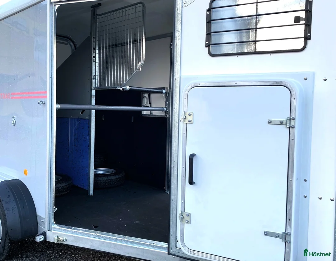 Hästtransporter  fordon & transport till salu: Fautras Promax - stadig o rymlig för stora hästar i Kvicksund - Annons 22