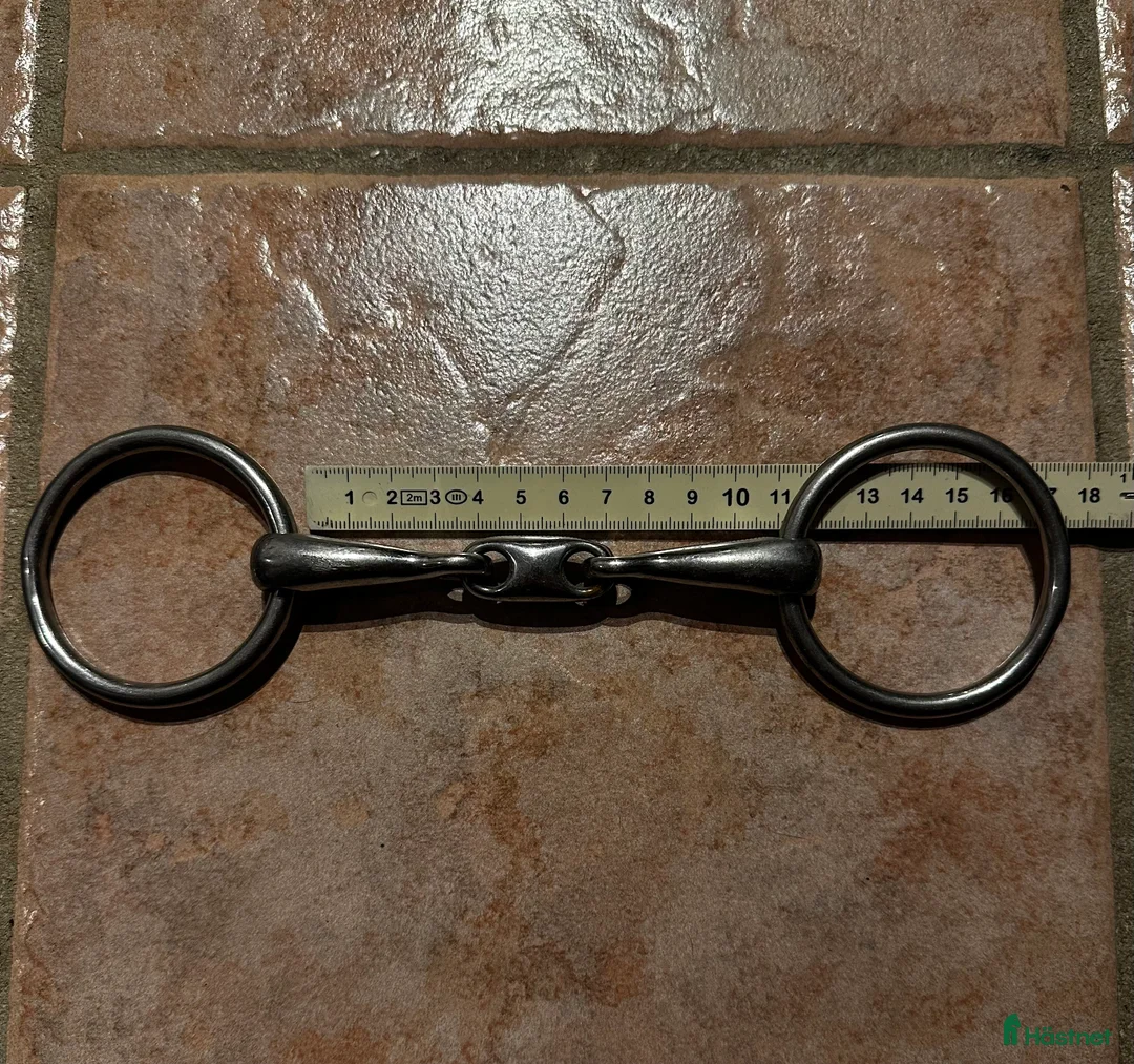 Bett hästutrustning till salu: Tredelat bett  i Sigtuna - Annons 2