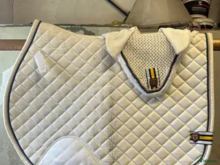 Schabrak & Vojlockar hästutrustning till salu: Trinity tävlings schabrak och huva - Annons 3