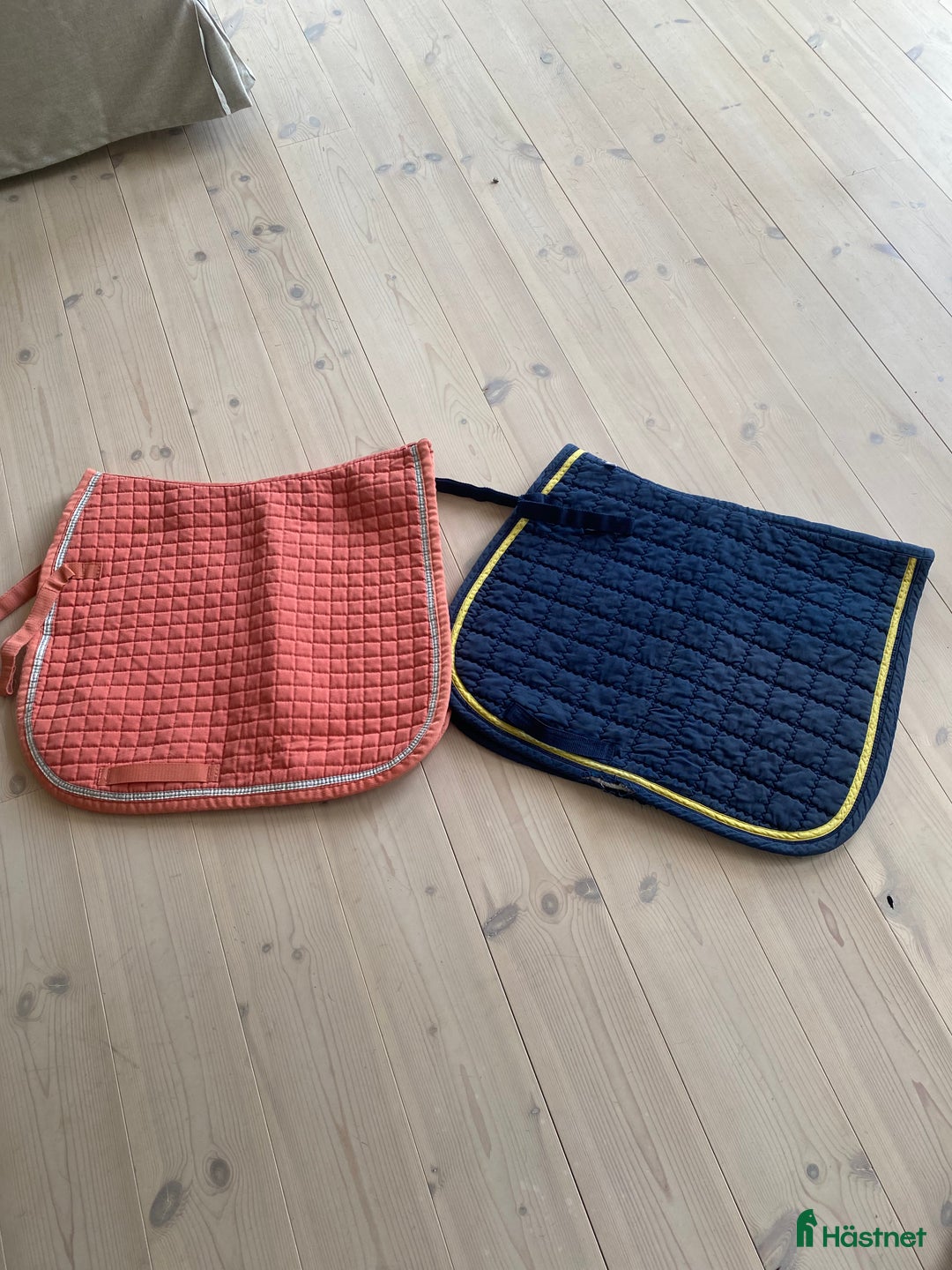 Sadeltillbehör hästutrustning till salu: Två schabrak stl full och cob i Skurup - Annons 1