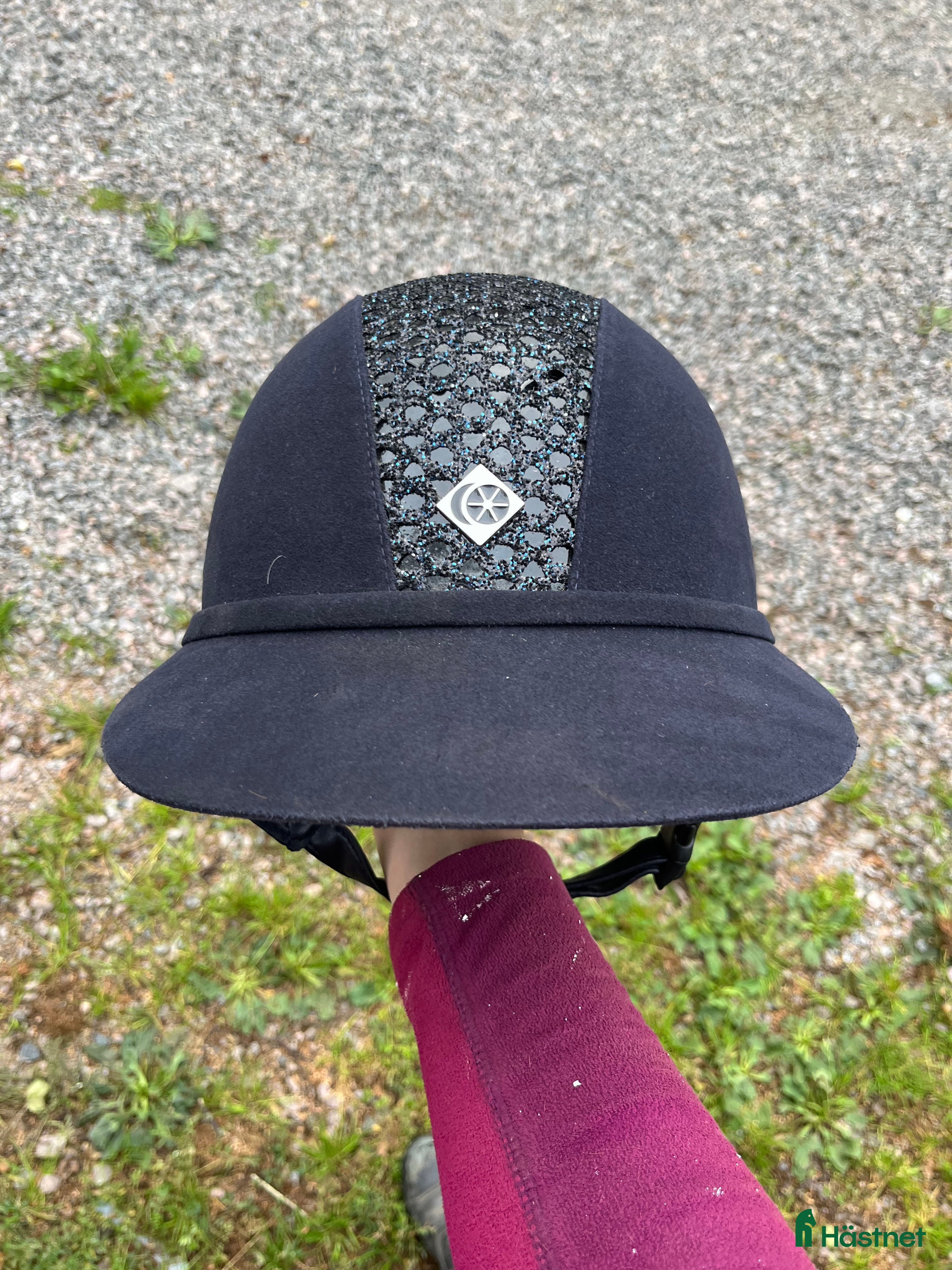 Hjälmar ryttarutrustning till salu: Charles Owen sp8 plus sparkly i Lundsbrunn - Annons 15