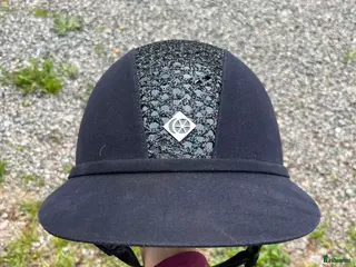 Hjälmar ryttarutrustning till salu: Charles Owen sp8 plus sparkly i Lundsbrunn - Annons 15