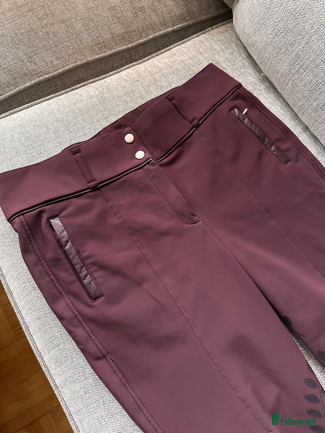 Ridbyxor ryttarutrustning till salu: Snygga vinröda ridbyxor  i Borlänge - Annons 2