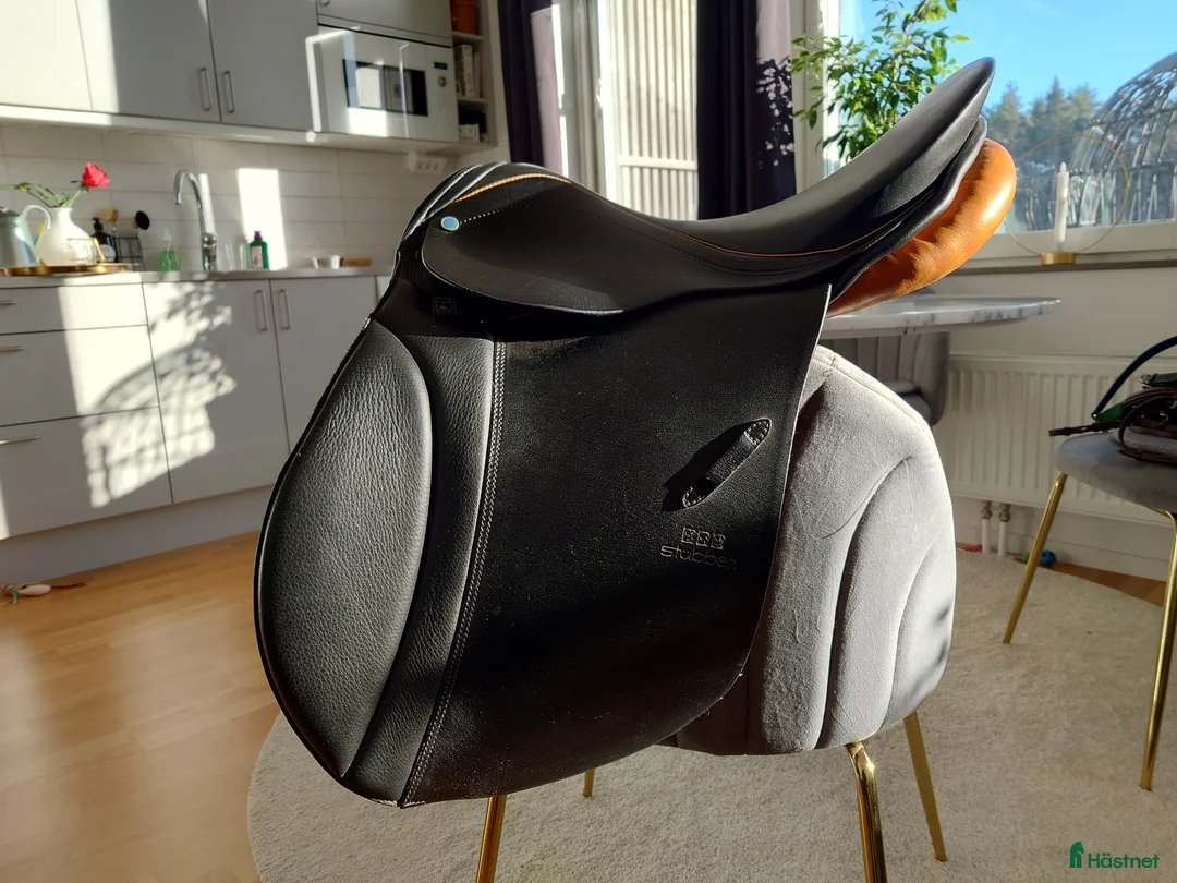 Sadlar hästutrustning till salu: Stübben Siegfried VSD DL 17# 32 i Kungsängen - Annons 2