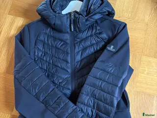 Jackor & Kavajer ryttarutrustning till salu: Kingsland hybrid jacka i Eskilstuna - Annons 1