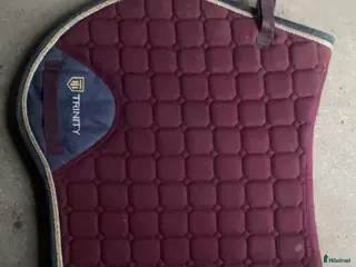 Schabrak & Vojlockar hästutrustning Vinrött trinity schabrak i Norrtälje - Annons 12