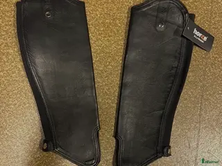 Övrig Ryttarutrustning ryttarutrustning till salu: Svarta shortchaps i läder från Horze i Torsåker - Annons 3