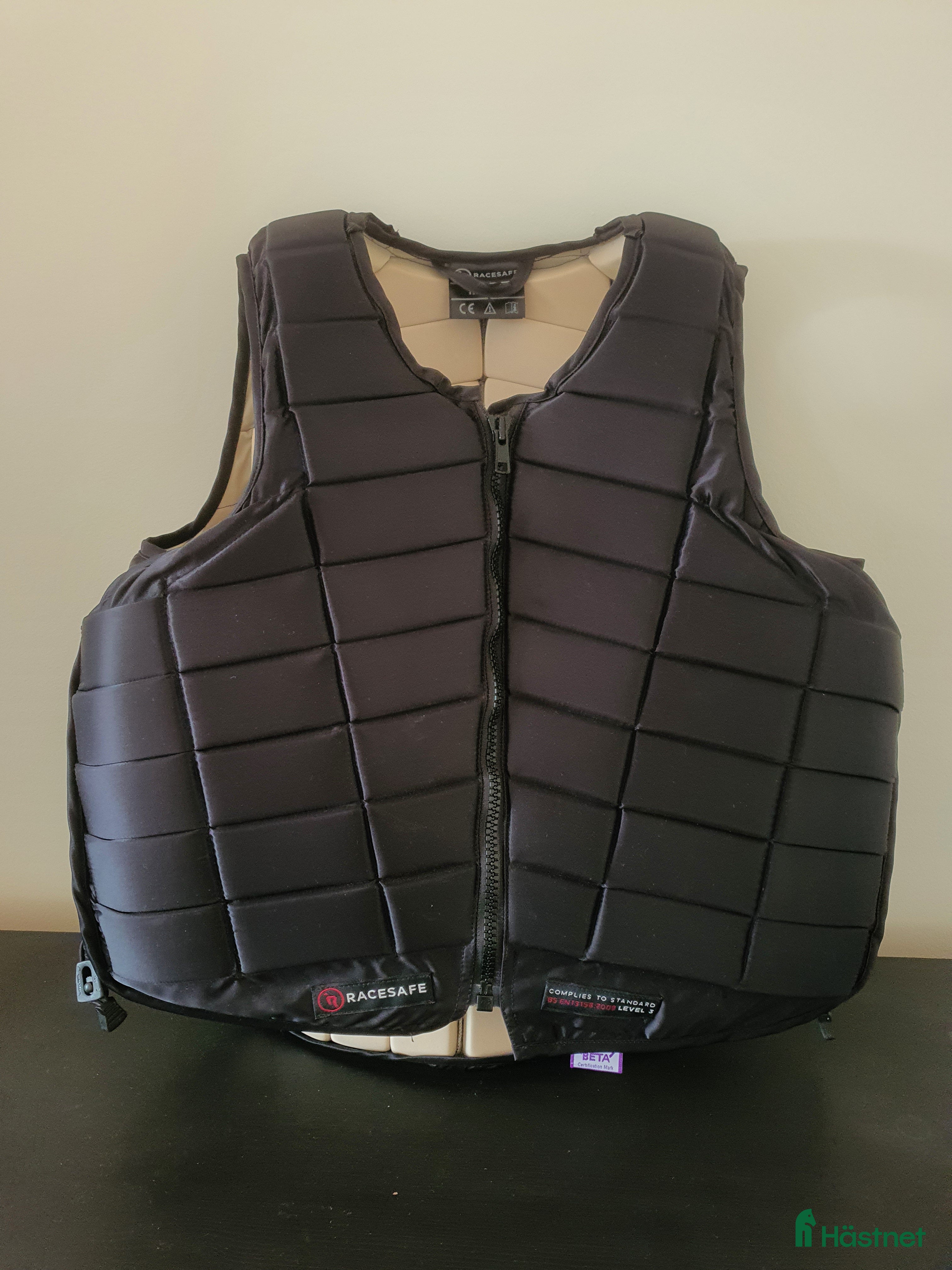 Säkerhetsvästar ryttarutrustning till salu: RaceSafe - RS2010, L/Reg i Skövde - Annons 12