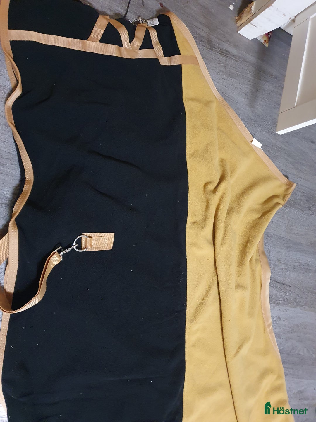 Täcken hästutrustning till salu: Fint gult stalltäcke i Herrljunga - Annons 2