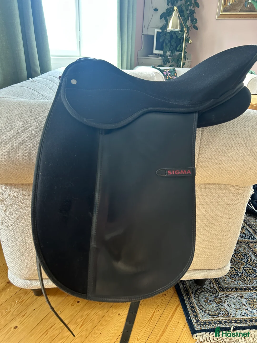 Sadlar hästutrustning till salu: Syntetisk dressyrsadel - Annons 1