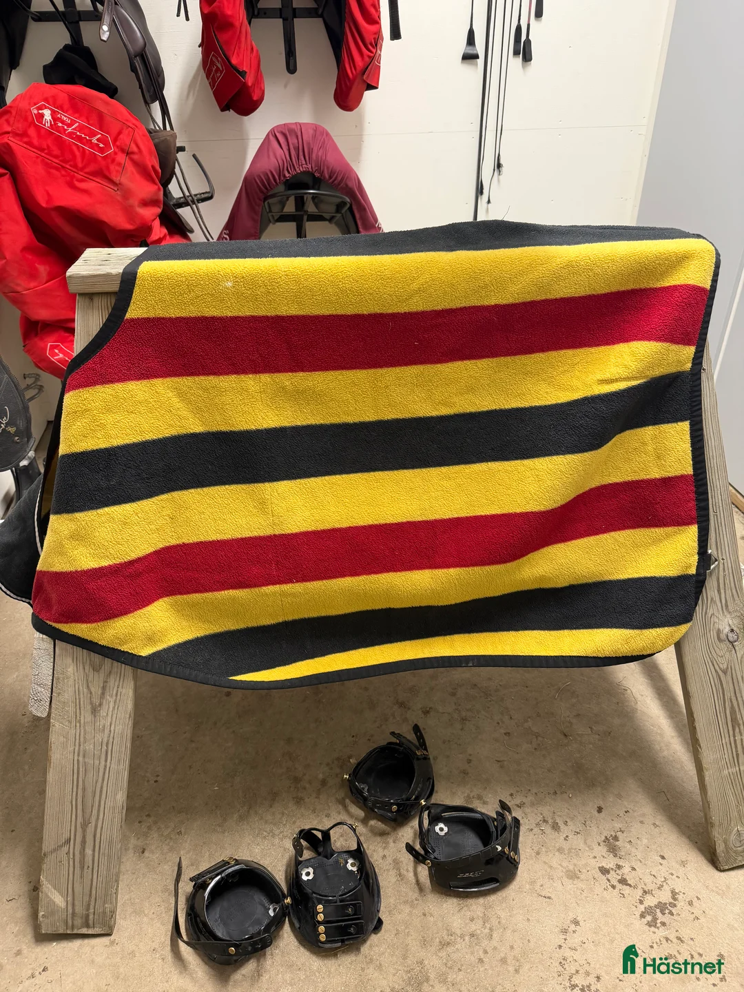 Sadeltillbehör hästutrustning till salu: Ländtäcke  i Eskilstuna - Annons 1