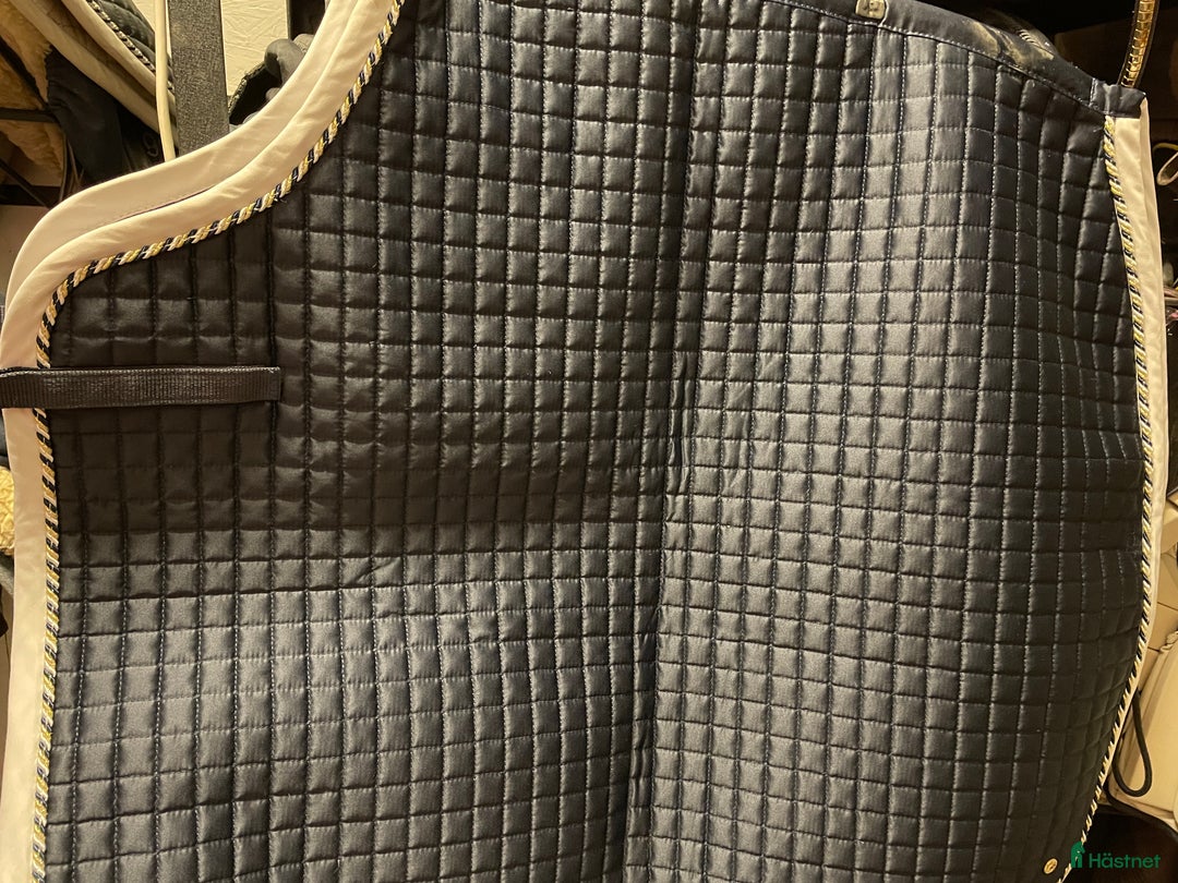 Täcken hästutrustning till salu: Nytt ländtäcke ps of sweden i Upplands Väsby - Annons 1