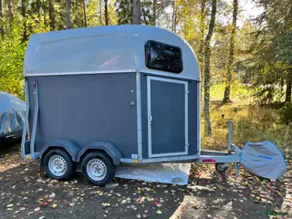 Hästtransporter fordon & transport till salu: Nyservad och besiktigad med aluminium golv -Fin! - Annons 5