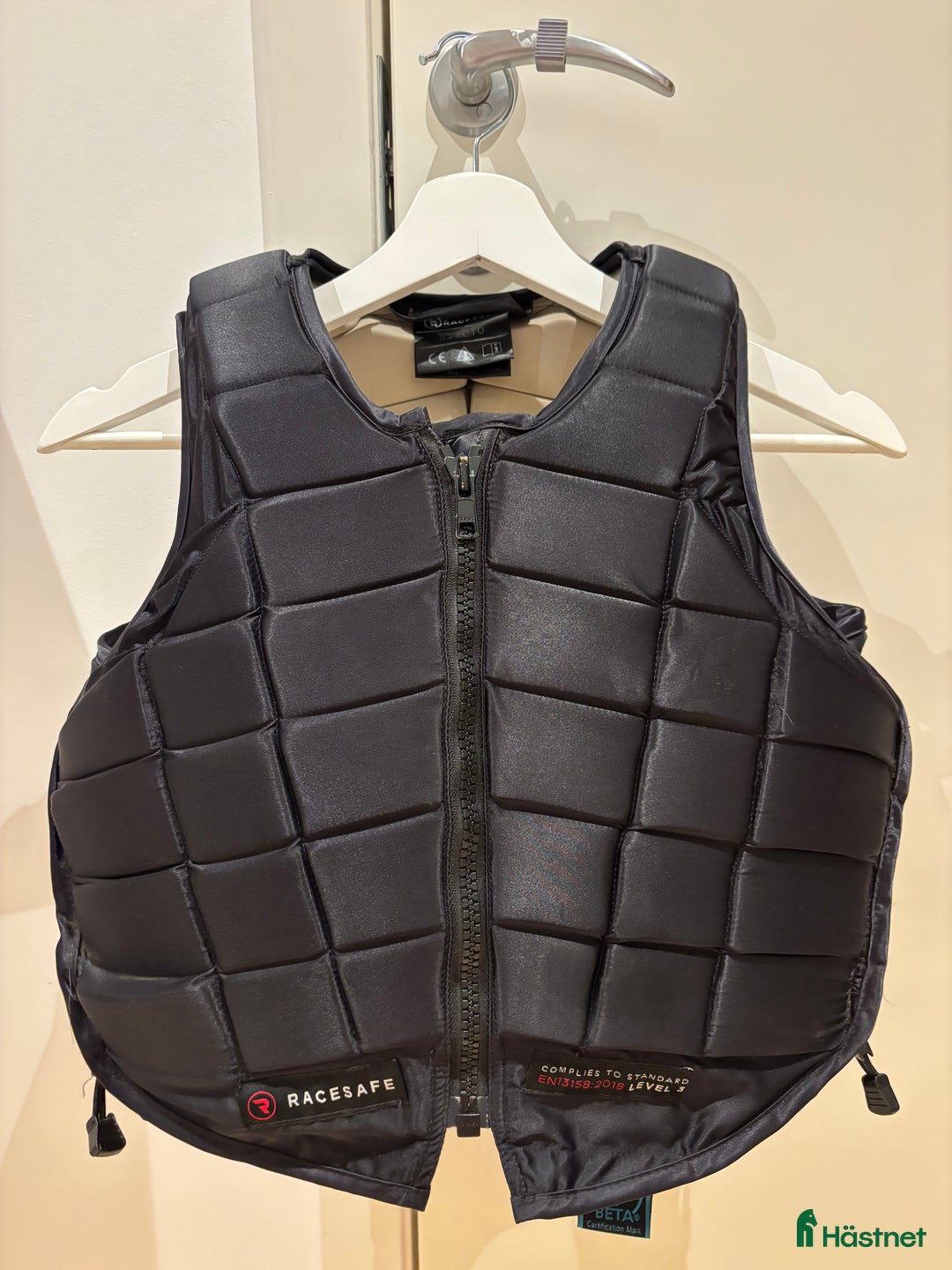 Säkerhetsvästar ryttarutrustning till salu: Racesafe i Markaryd - Annons 1