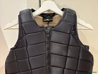 Säkerhetsvästar ryttarutrustning till salu: Racesafe i Markaryd - Annons 1