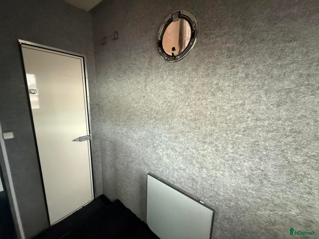 Hästlastbilar  fordon & transport till salu: Välvårdad hästlastbil från Boj *LASTVIKT 1140KG* i Köping - Annons 16