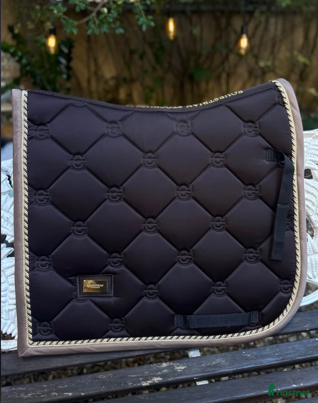 Schabrak & Vojlockar hästutrustning till salu: Dressyrschabrak Golden Brown Equestrian Stockholm i Stockholm - Annons 2