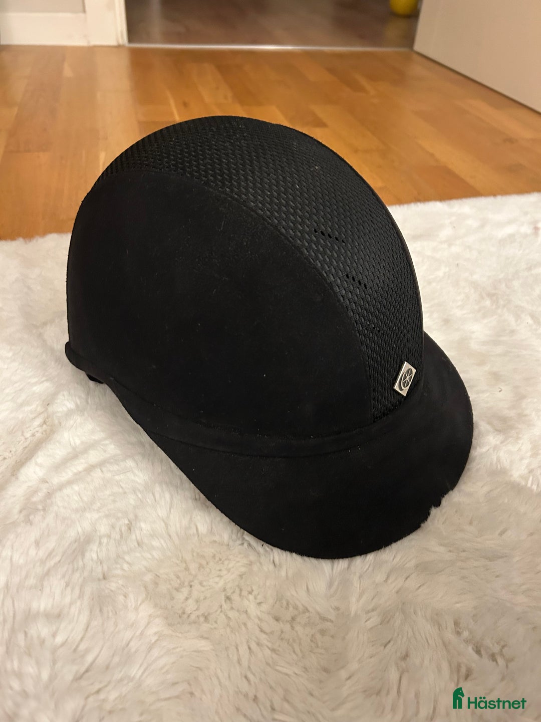 Hjälmar ryttarutrustning till salu: Charles Owen sp8 plus i Karlstad - Annons 1