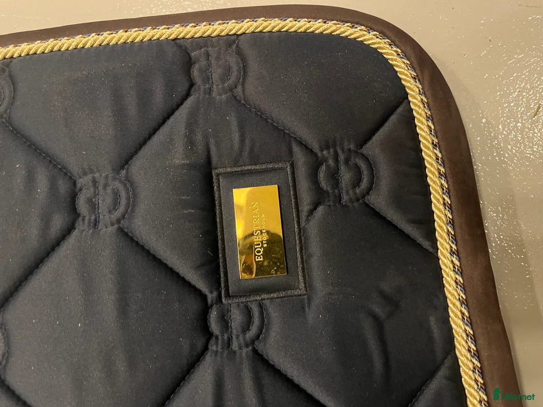 Schabrak & Vojlockar hästutrustning till salu: Equestrian Stockholm hoppschabrak i Stockholm - Annons 3