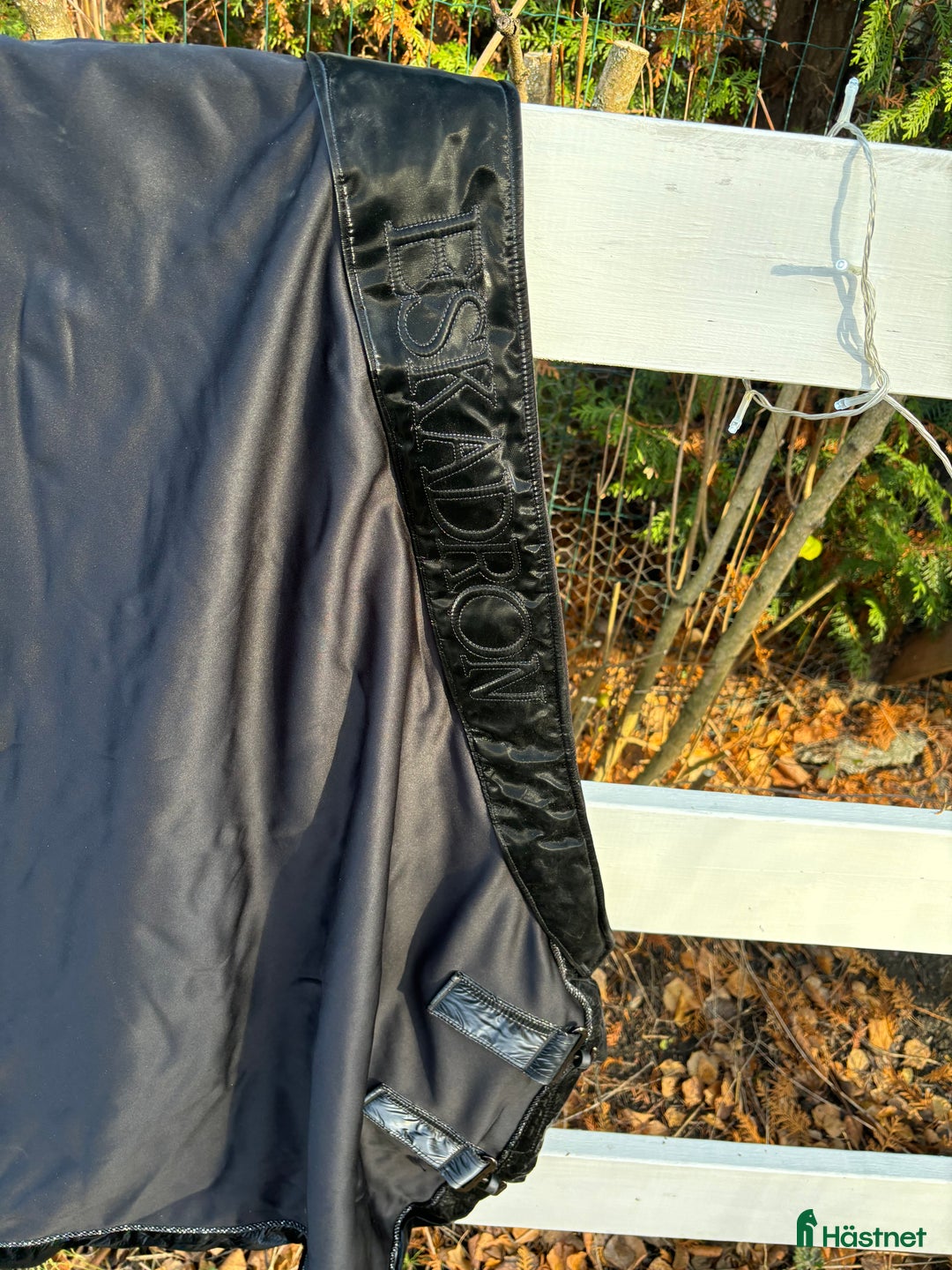 Täcken hästutrustning till salu: Eskadron sweat rug glossy storlek 135 i Knivsta - Annons 2
