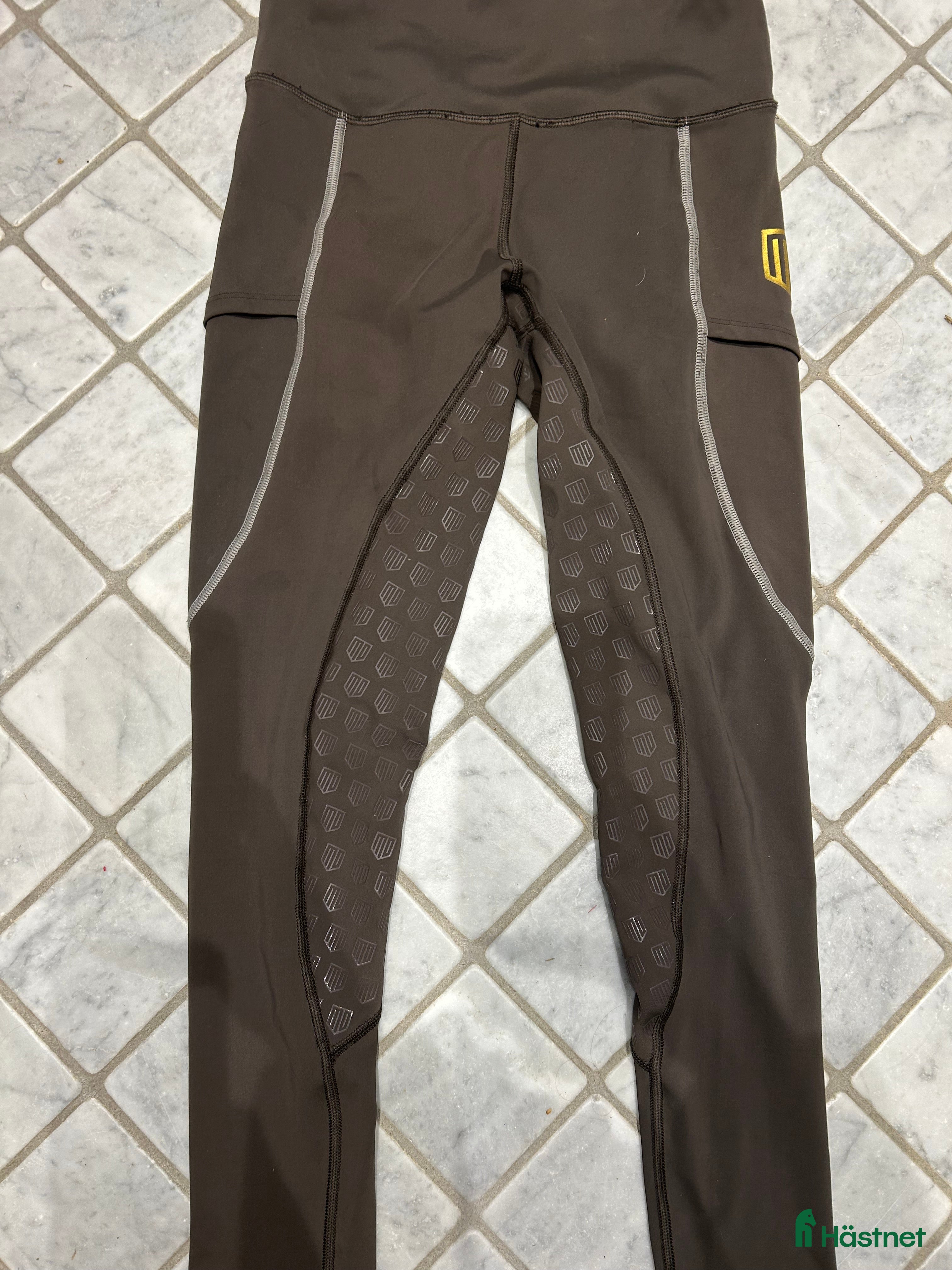 Ridbyxor ryttarutrustning till salu: Bruna ridbyxor  i Sorunda - Annons 1