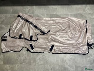 Täcken hästutrustning till salu: Flugtäcken och flughuvor i Eskilstuna - Annons 3