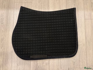 Schabrak & Vojlockar hästutrustning till salu: Svart Equiline hoppschabrak i Bro - Annons 11