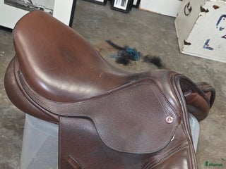 Sadlar hästutrustning till salu: Farmland hoppsadel i Viskafors - Annons 21