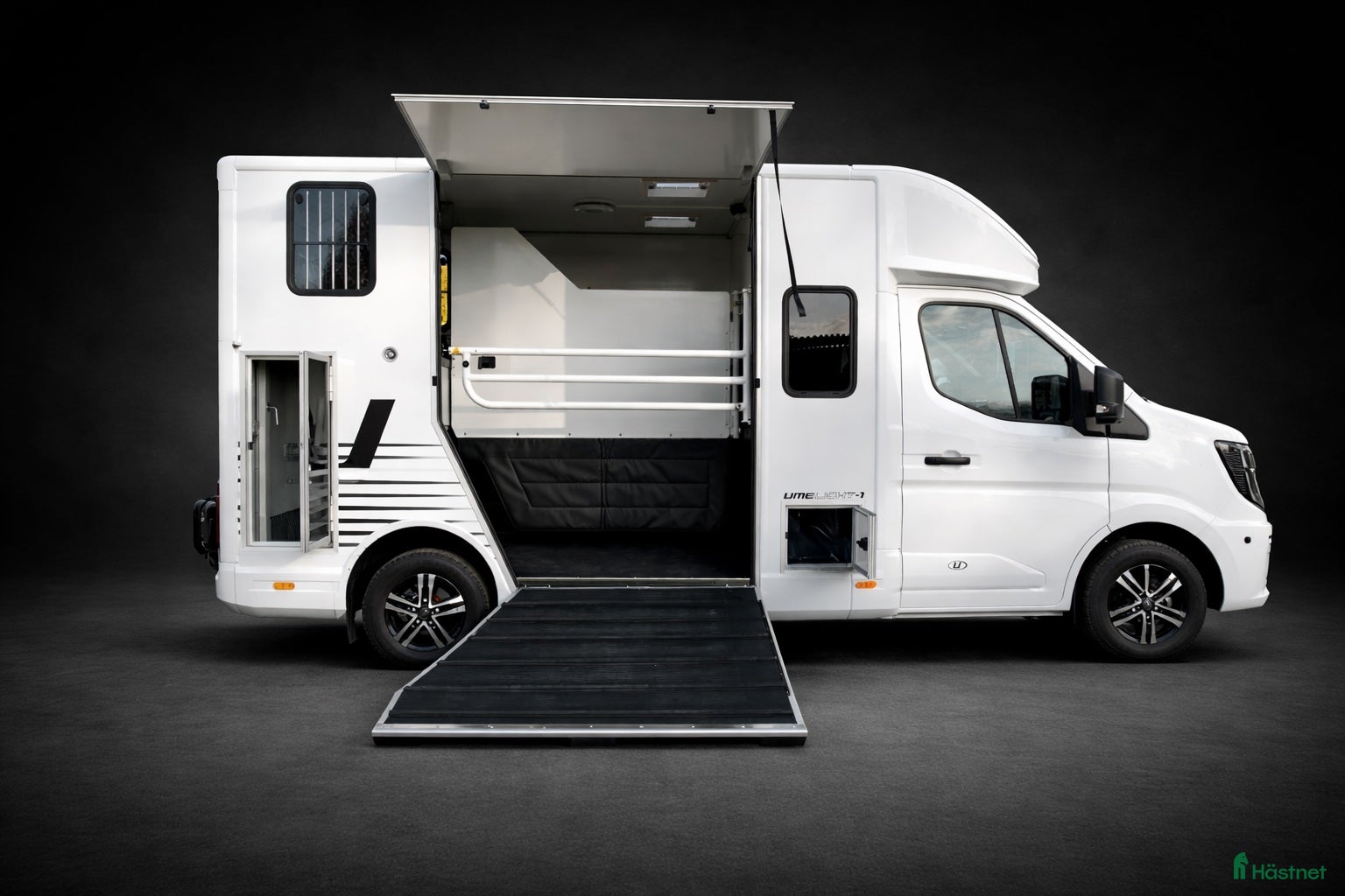 Hästlastbilar  fordon & transport till salu: Umelight 1 Hästlastbil 2026 - Annons 1