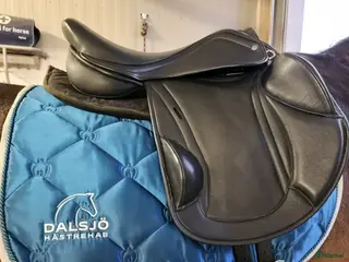 Sadlar hästutrustning Hopp/fälttävlanssadel med enkåpa i Borlänge - Annons 17