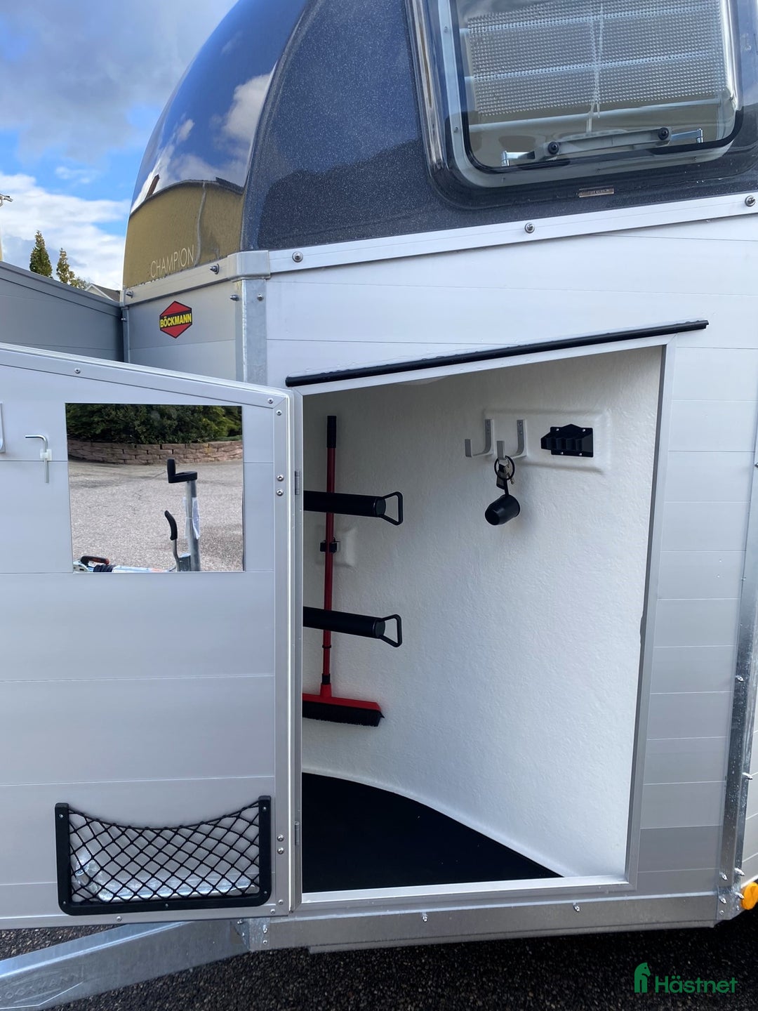 Hästtransporter  fordon & transport till salu: Tvåhästars Böckmann med sadelkammare i Kvicksund - Annons 3