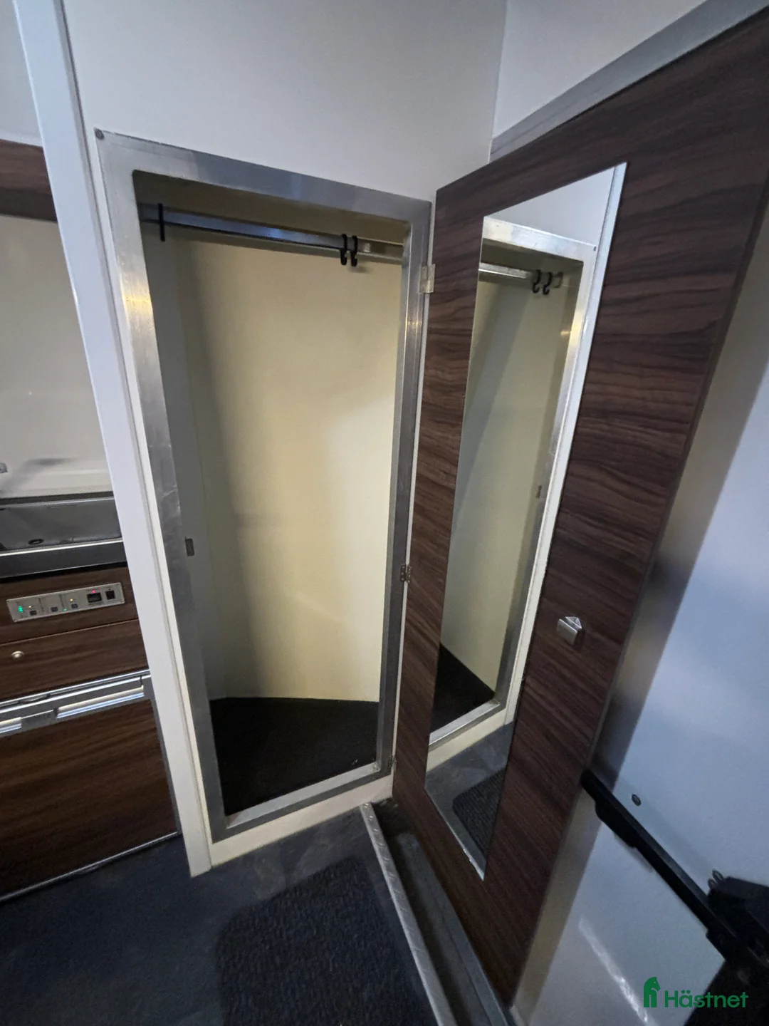 Hästtransporter  fordon & transport till salu: RJH Trailer 3-hästar med bodel i Mariefred - Annons 10