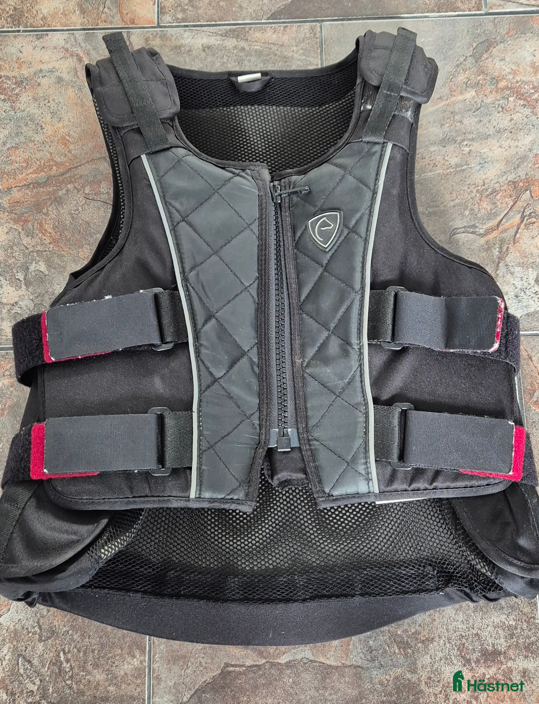 Säkerhetsvästar ryttarutrustning till salu: Säkerhetsväst barn i Västerås - Annons 1