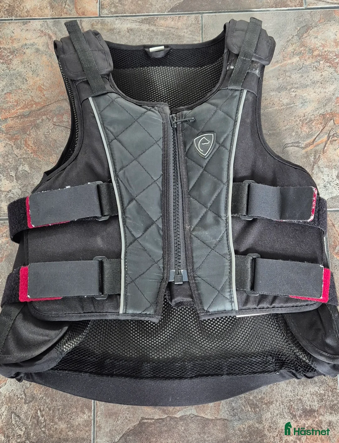 Säkerhetsvästar ryttarutrustning till salu: Säkerhetsväst barn i Västerås - Annons 1