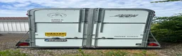 Hästtransporter  fordon & transport till salu: Fautras med platta - Annons 3