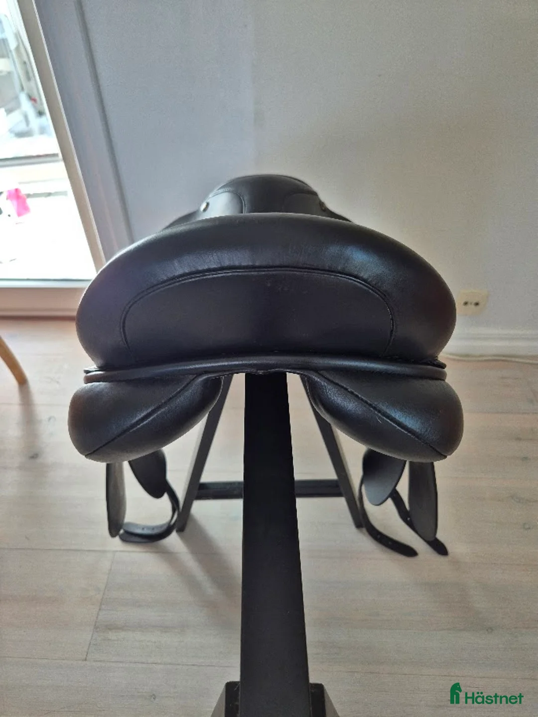 Sadlar hästutrustning till salu: Fin dressyrsadel i Färjestaden - Annons 4