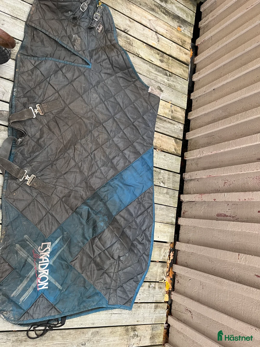 Täcken hästutrustning till salu: Stalltäcke i Gustavsberg - Annons 1