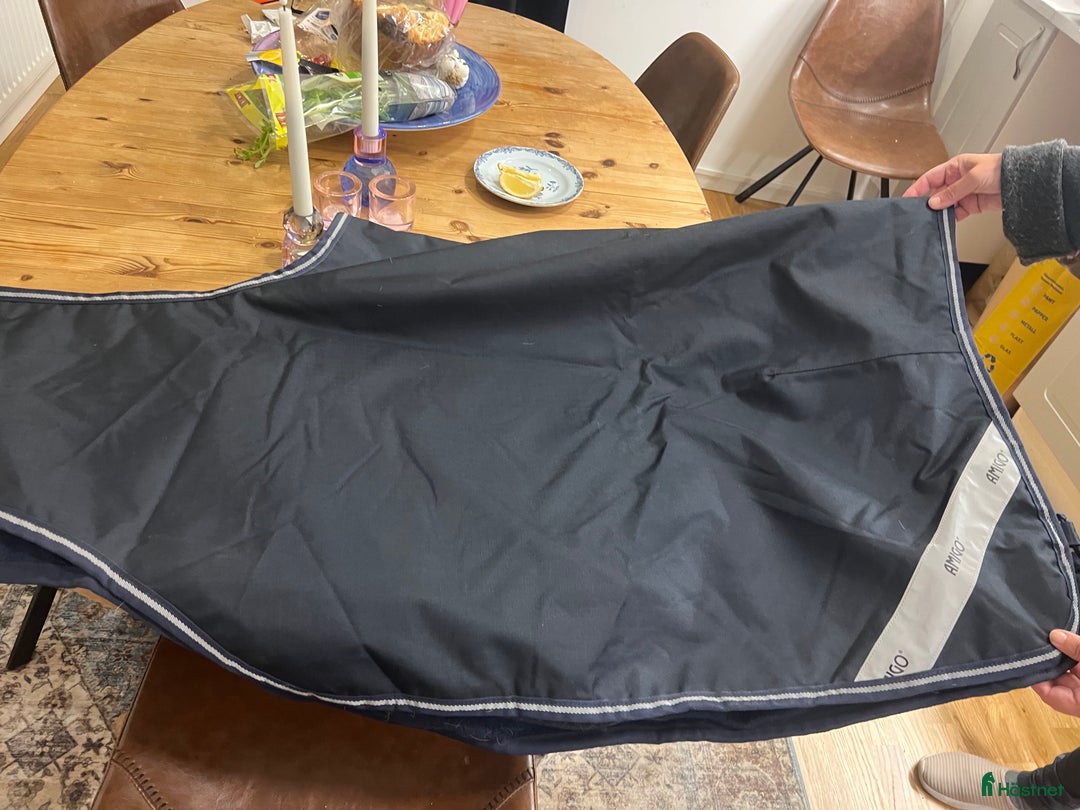 Täcken hästutrustning till salu: Ridtäcke från amigo i Stockholm - Annons 2