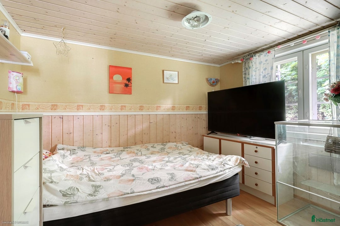  hästgårdar till salu: Charmigt timmerhus från 1800-talet med stall i Söderkulla - Annons 6