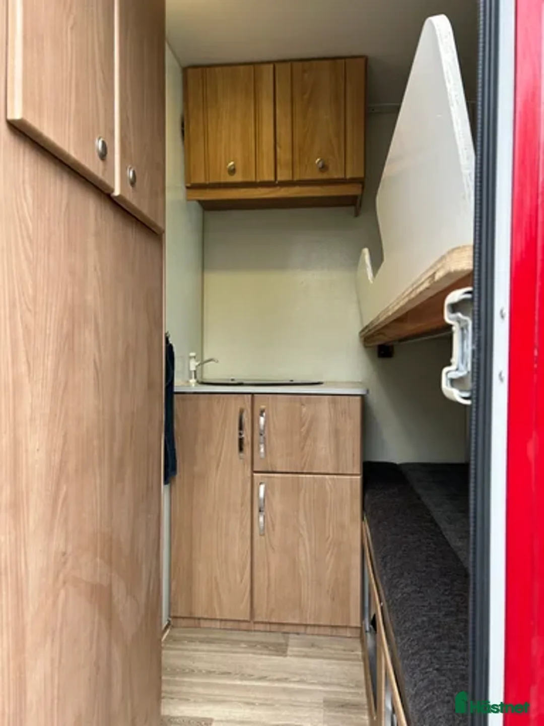 Hästlastbilar  fordon & transport till salu: Unik b-kortsbuss med bodel bak🤩 - Annons 6