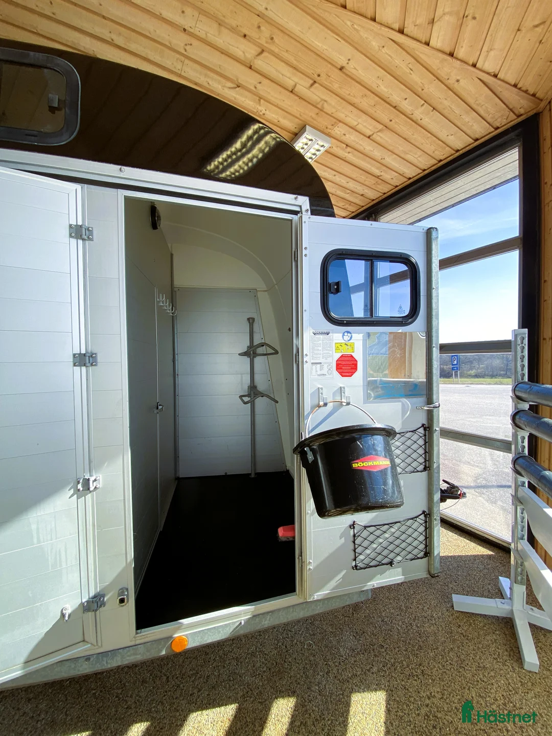 Hästtransporter  fordon & transport till salu: Stor Böckmann med separat sadelkammare - Annons 1