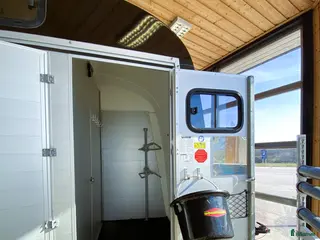 Hästtransporter fordon & transport till salu: Stor Böckmann med separat sadelkammare - Annons 2