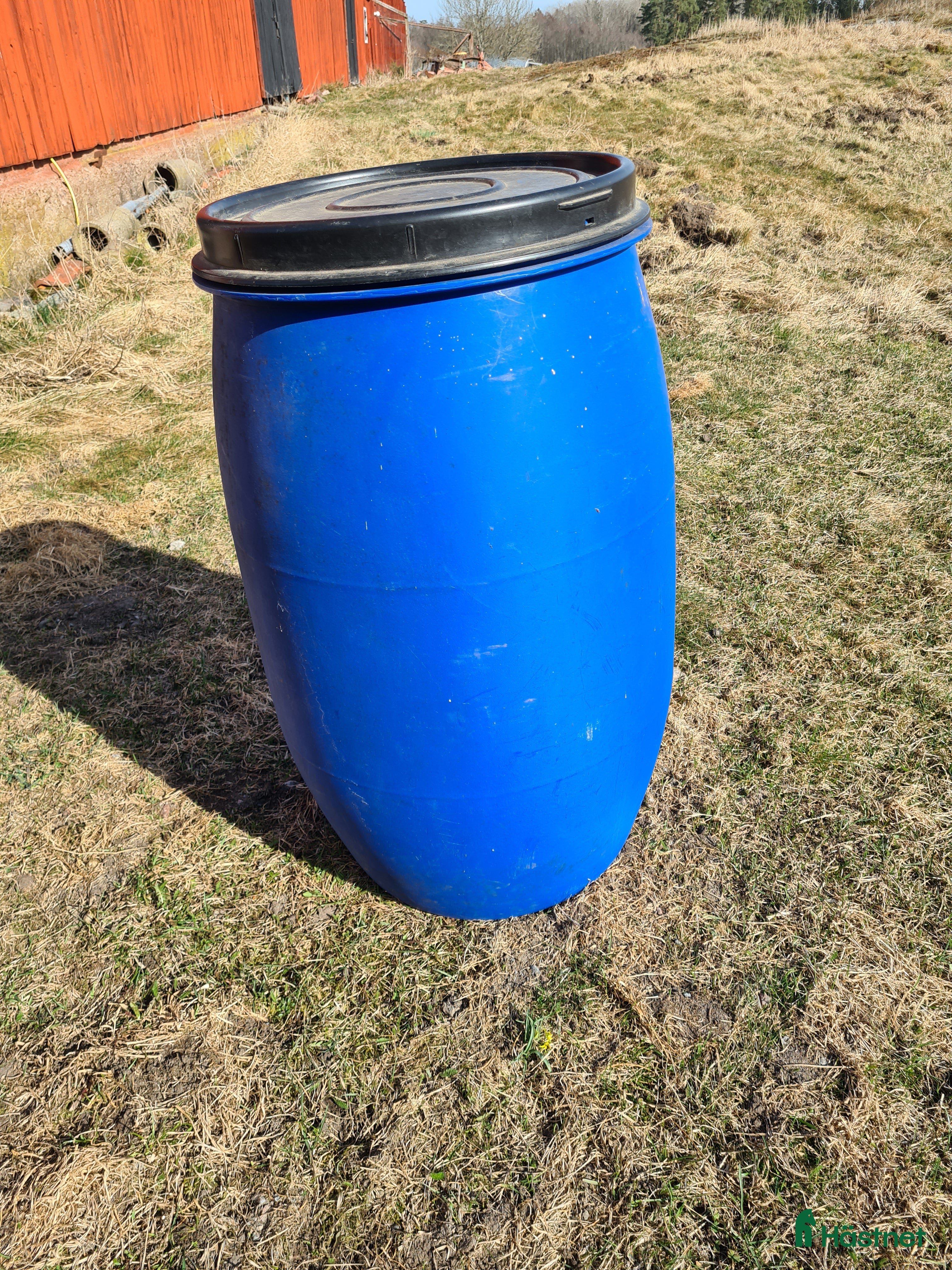 Stallinredning, stängsel & gård övrig utrustning till salu: 5 st fodertunnor alt vattentunnor i fint skick  i Rimbo - Annons 13
