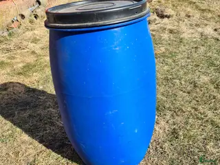 Stallinredning, stängsel & gård övrig utrustning till salu: 5 st fodertunnor alt vattentunnor i fint skick i Rimbo - Annons 13